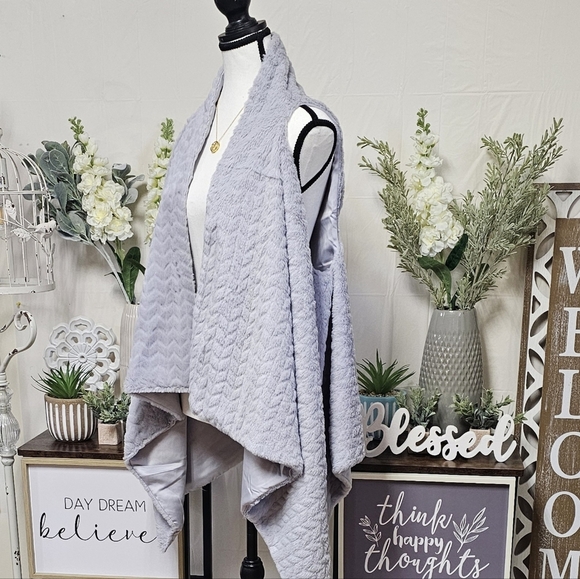 MARCUS ADLER NEW YORK | FAUX FUR WRAP VEST - NWT! - Picture 8 of 14